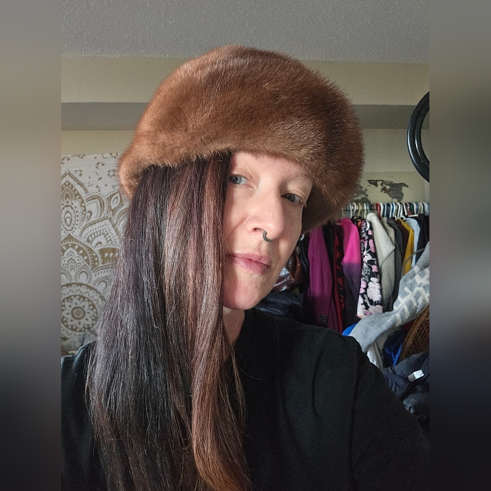 Elegant Vintage Eaton Brown Mink Fur Hat